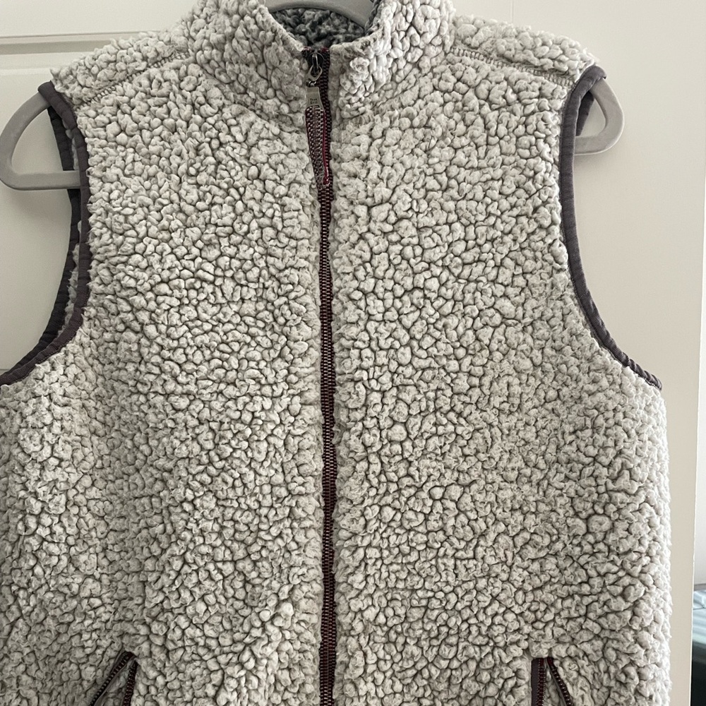 True grit. Size small. Grey color